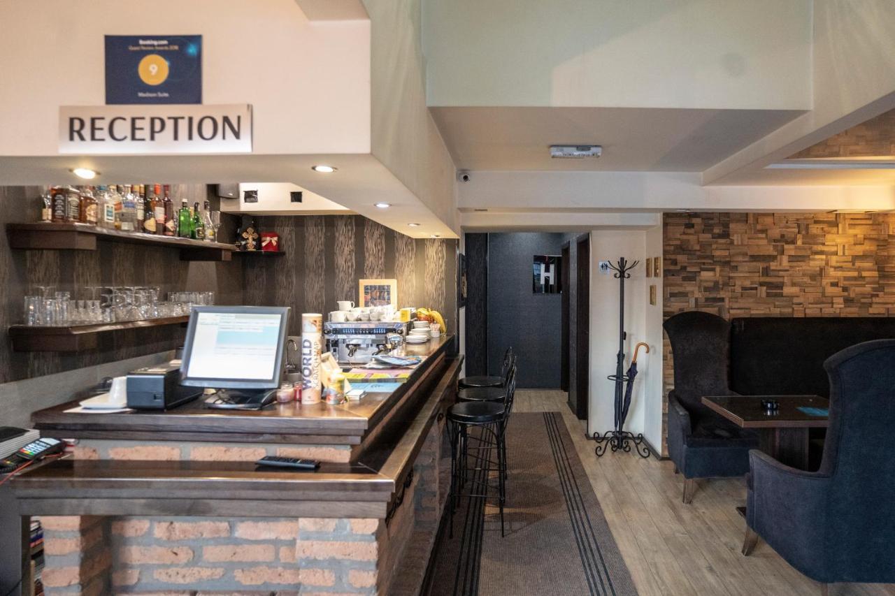 Madison Inn Suites - Wilson'S Square Belgrad Exteriör bild