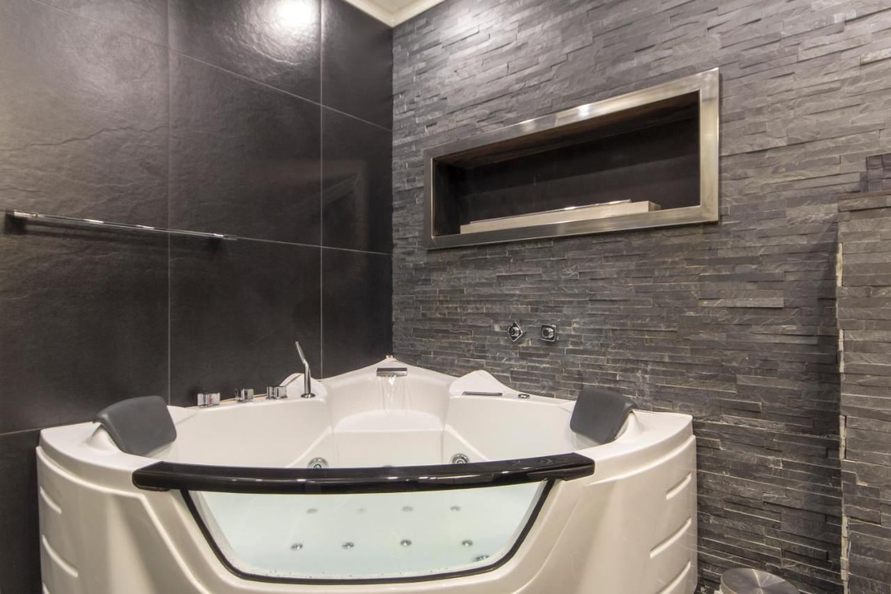 Madison Inn Suites - Wilson'S Square Belgrad Exteriör bild