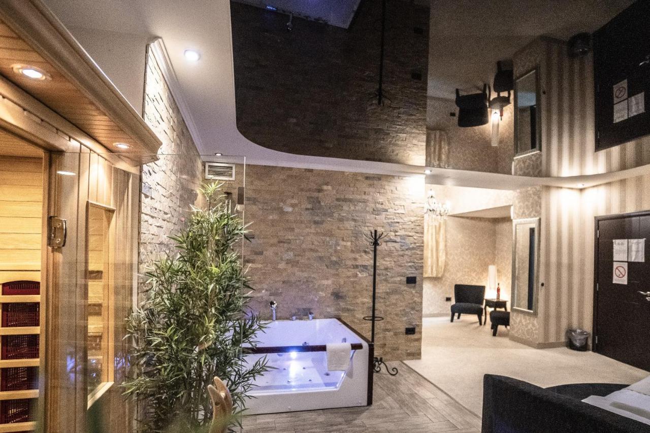 Madison Inn Suites - Wilson'S Square Belgrad Exteriör bild