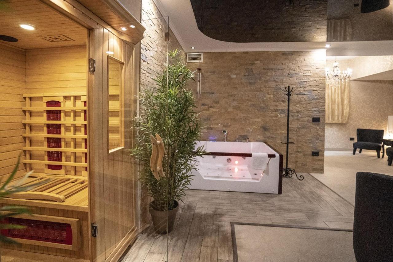 Madison Inn Suites - Wilson'S Square Belgrad Exteriör bild