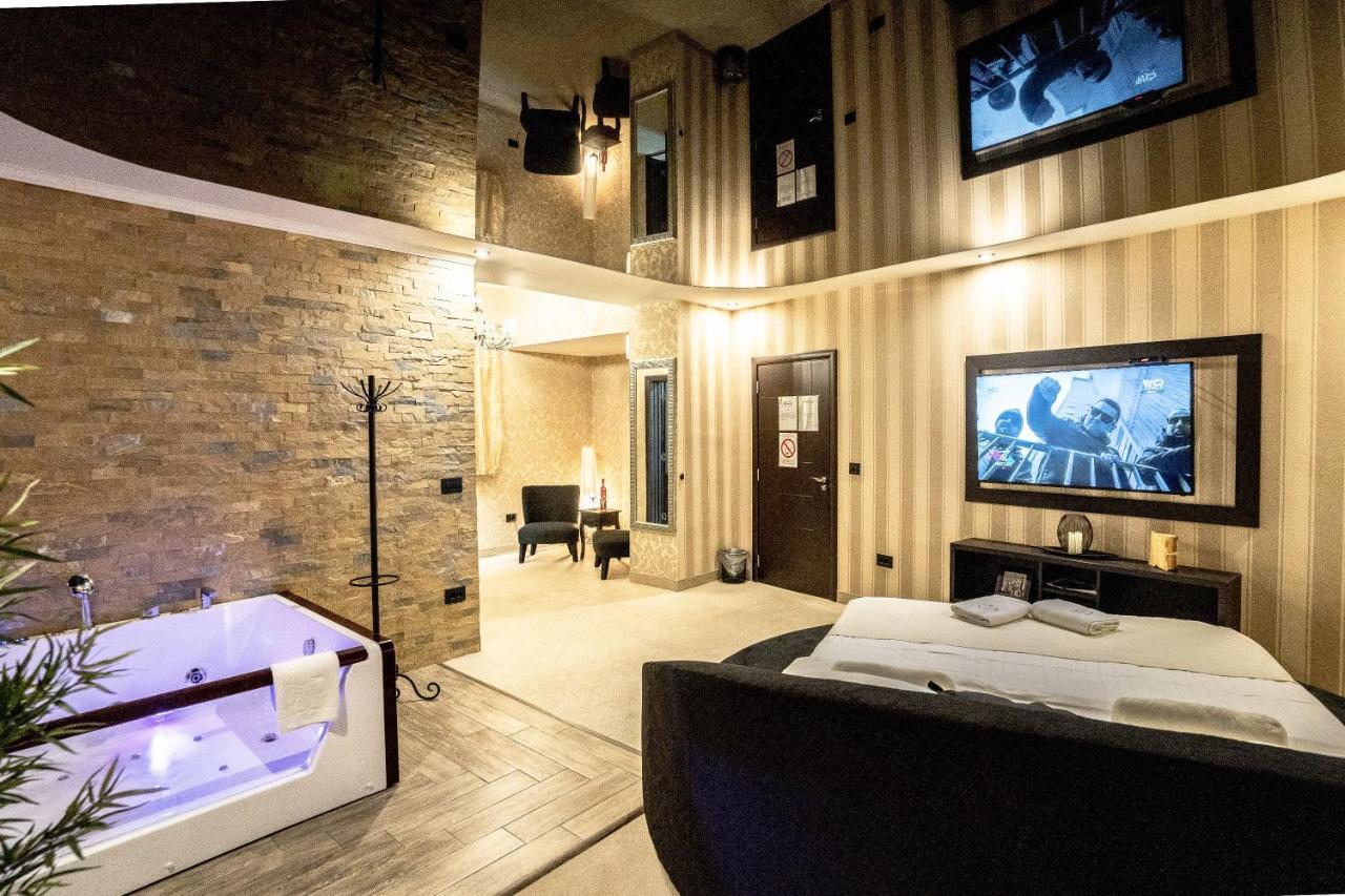 Madison Inn Suites - Wilson'S Square Belgrad Exteriör bild